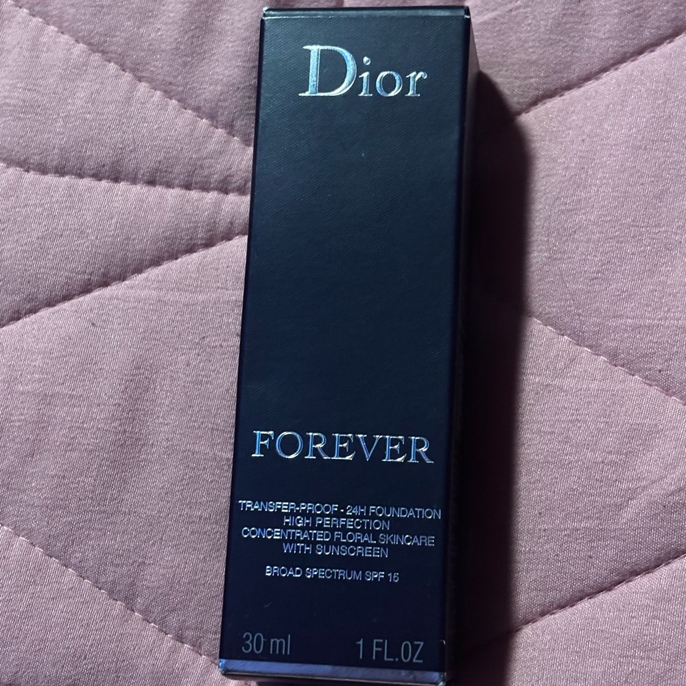 Dior Forever Foundation - shade 1w new in box